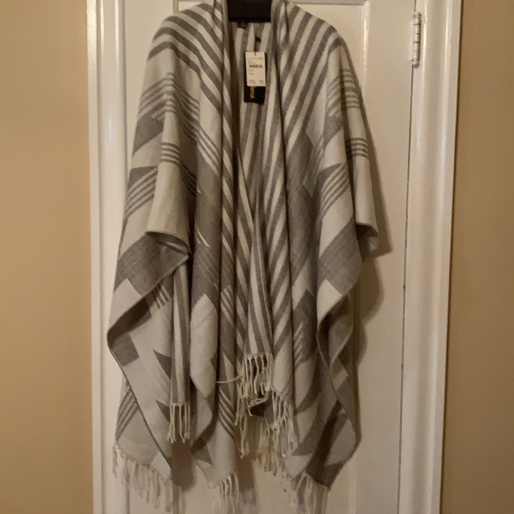 NWT Light Gray Plaid Fringe Wrap Poncho - Unbranded